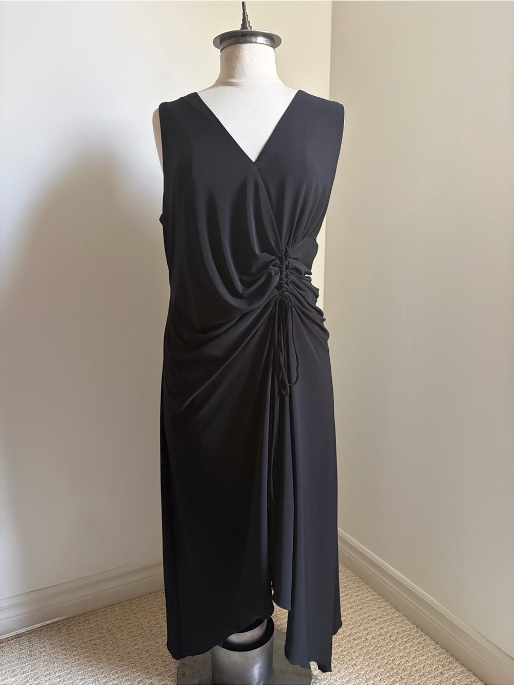 🇨🇦FRANK LYMAN Design Classic Black Dress with ruching at front - Black SIZE 18